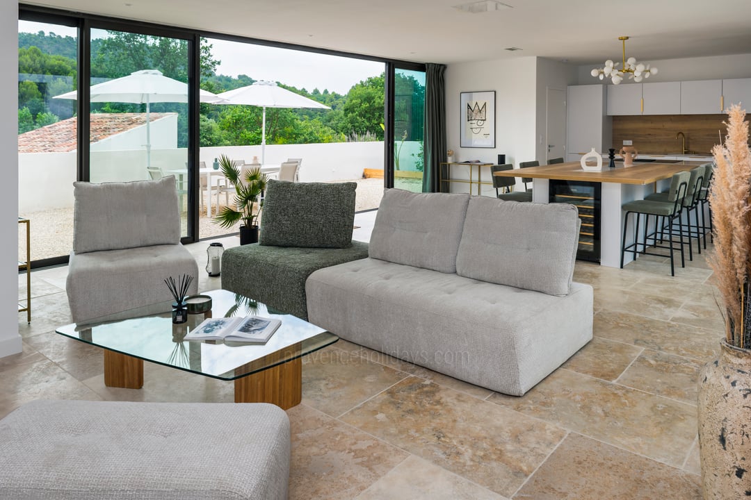 18 - Villa de Laval: Villa: Interior