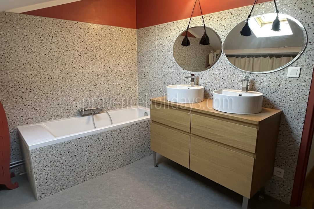 21 - Village house in Eygalières: Villa: Bathroom