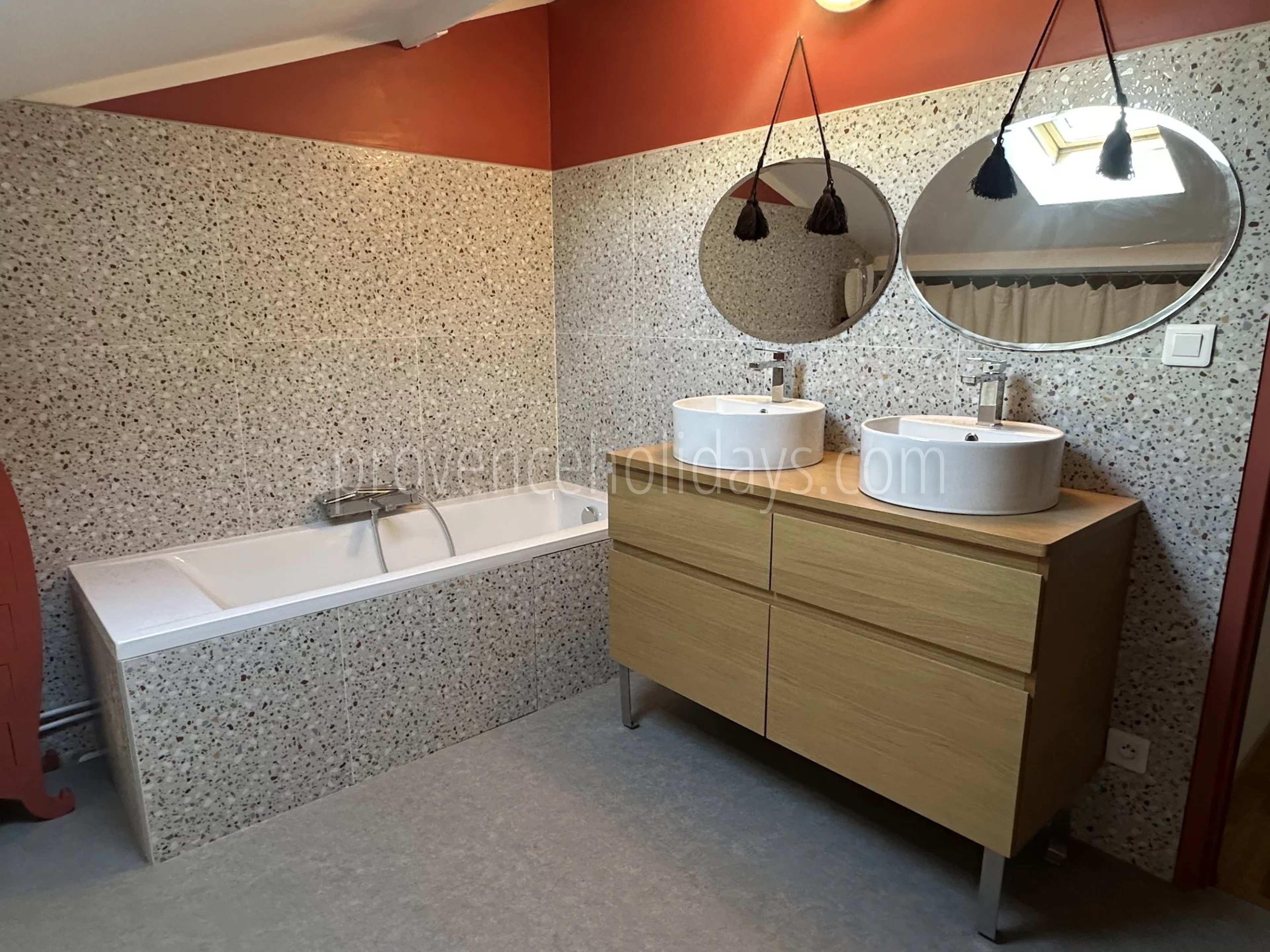 21 - Village house in Eygalières: Villa: Bathroom