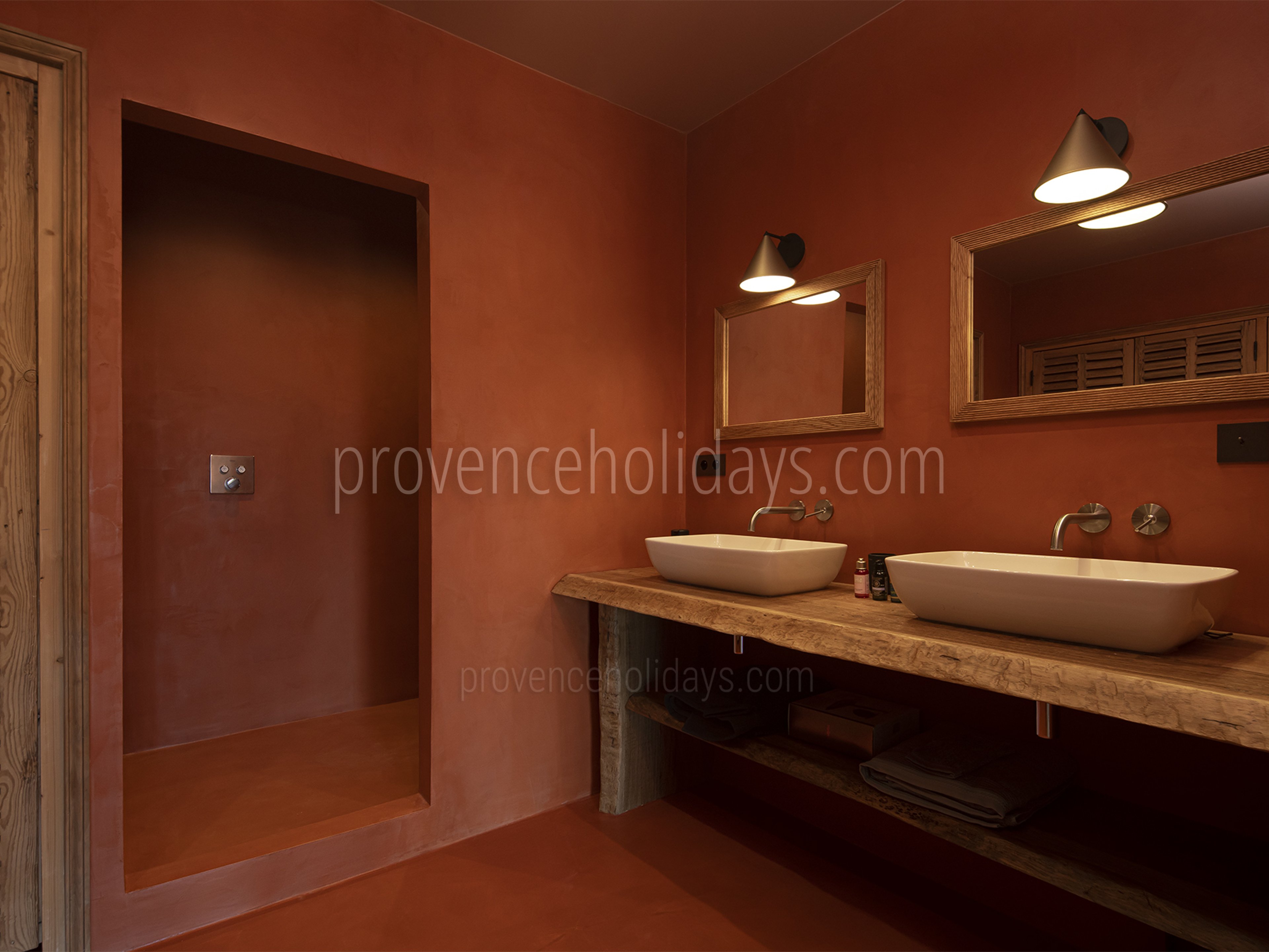 24 - Mas des Lions: Villa: Bathroom