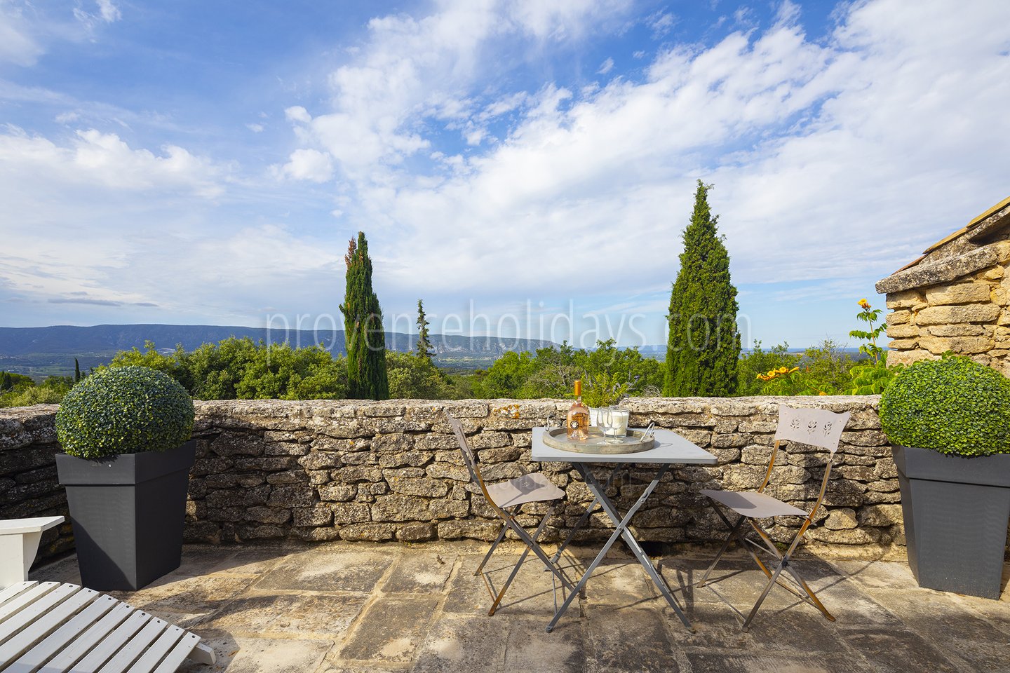 8 - La Garrigue: Villa: Exterior