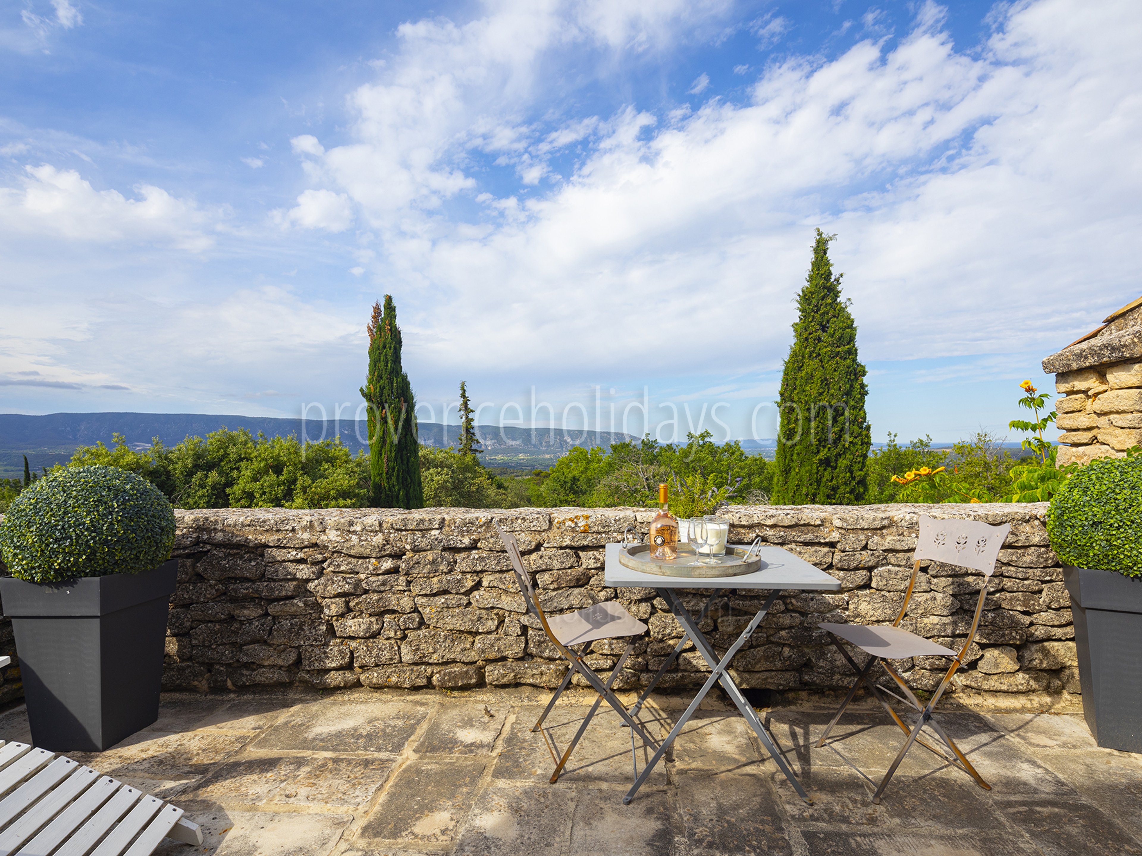 8 - La Garrigue: Villa: Exterior