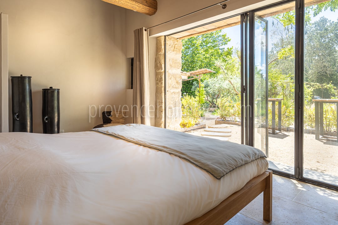 87 - La Chapelle des Alpilles: Villa: Bedroom