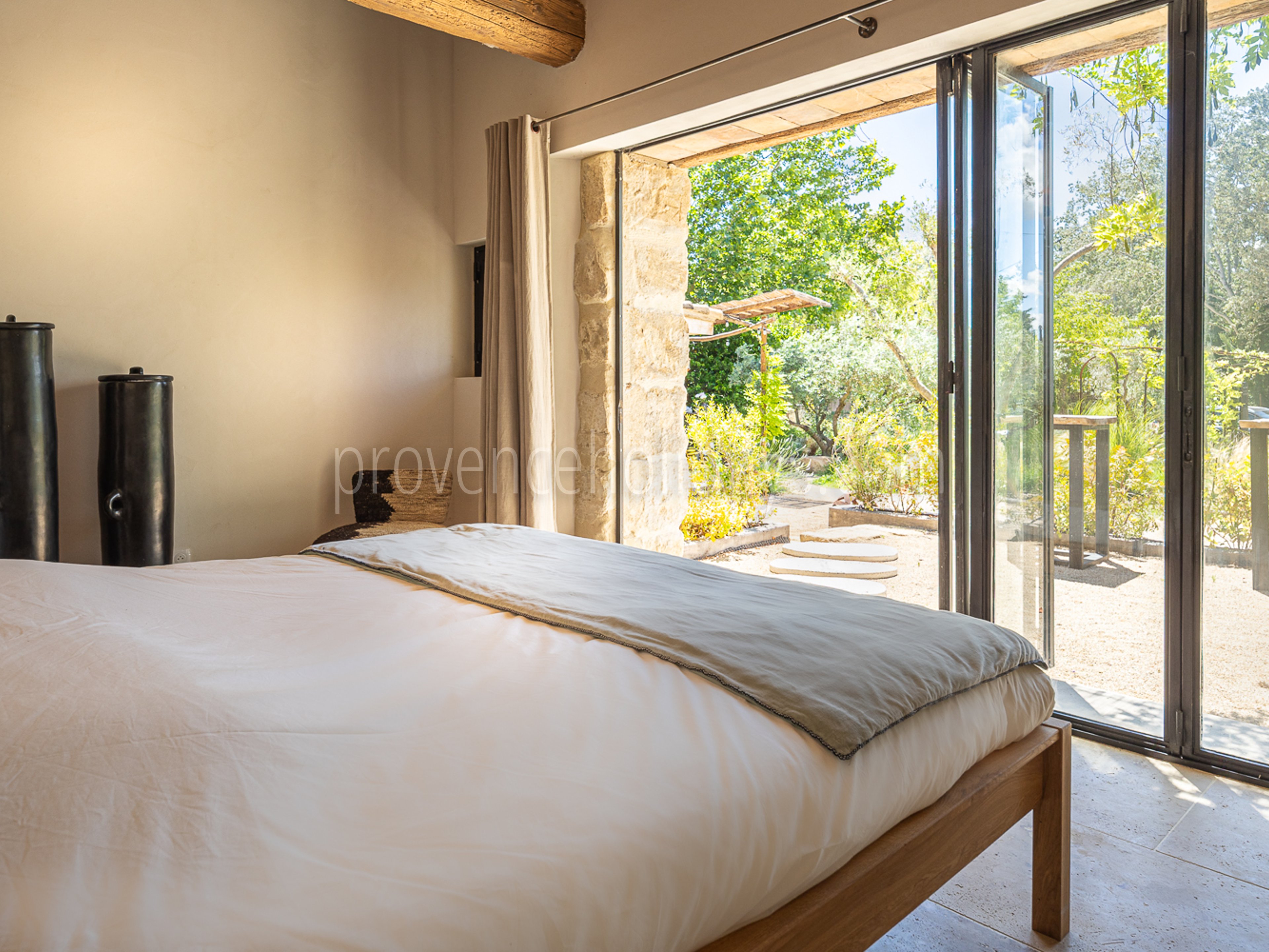 87 - La Chapelle des Alpilles: Villa: Bedroom