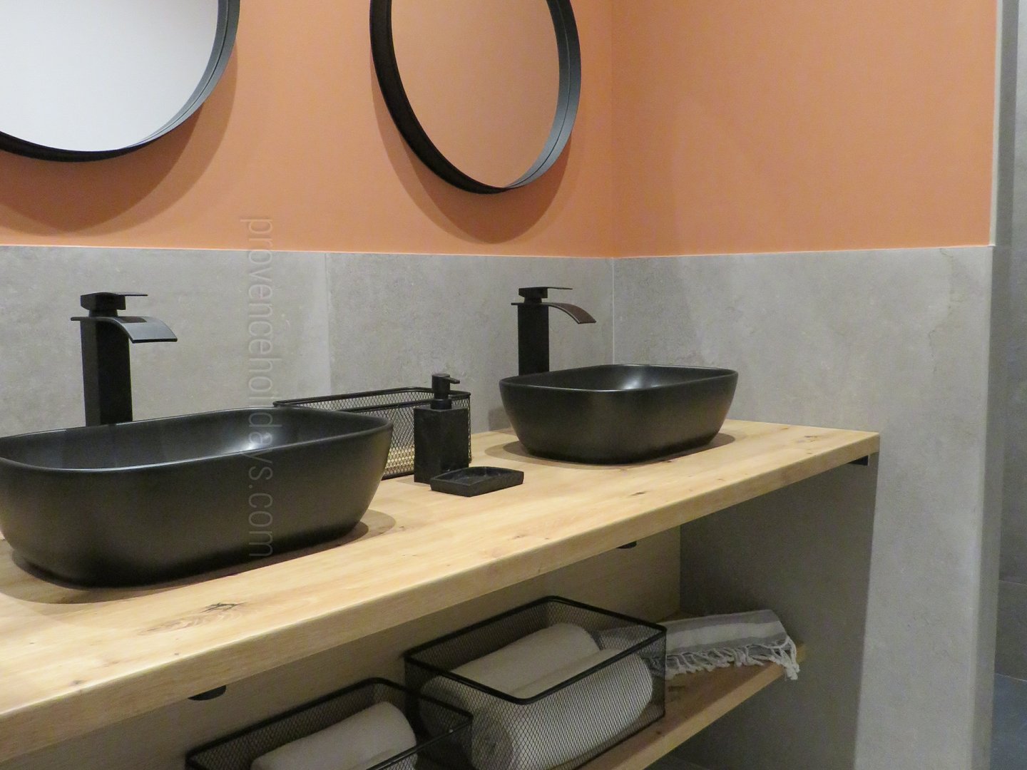40 - Bastide Leontin: Villa: Bathroom