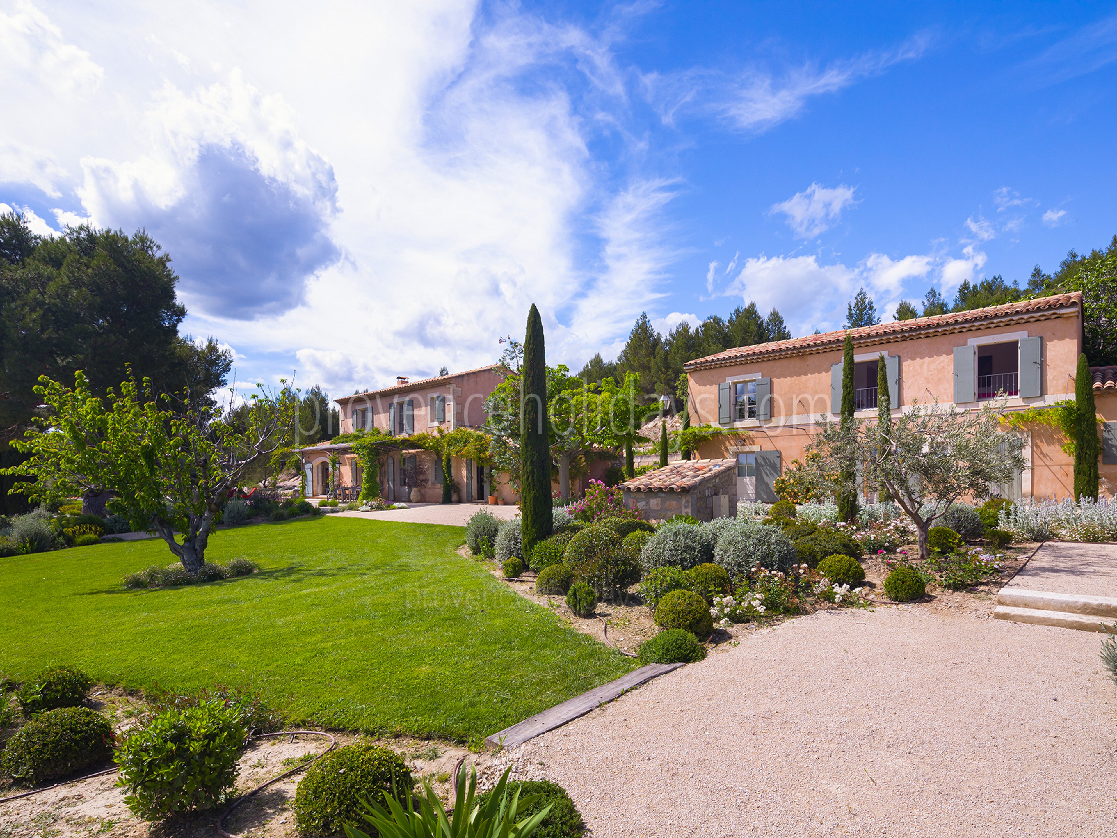 34 - Mas des Cyprès: Villa: Exterior