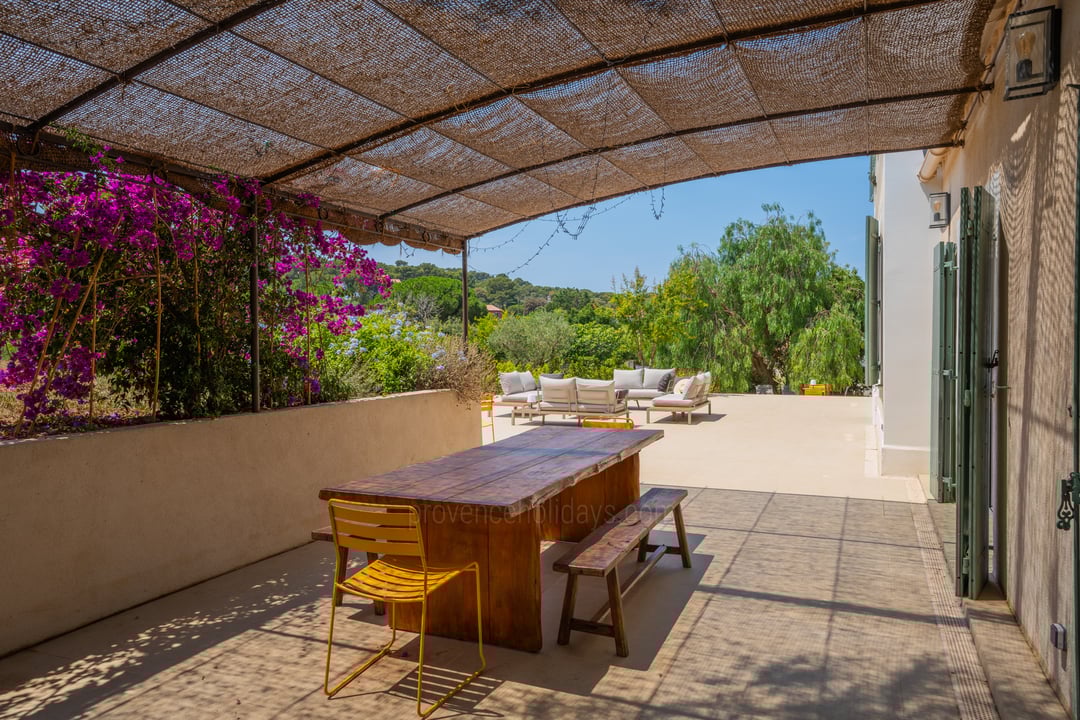 16 - Bastidon: Villa: Exterior
