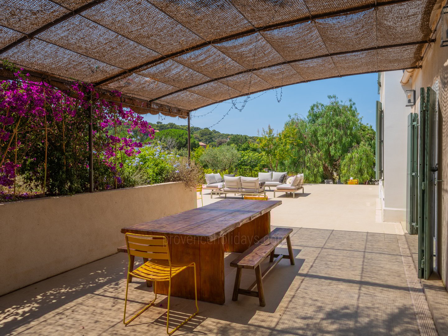 16 - Bastidon: Villa: Exterior
