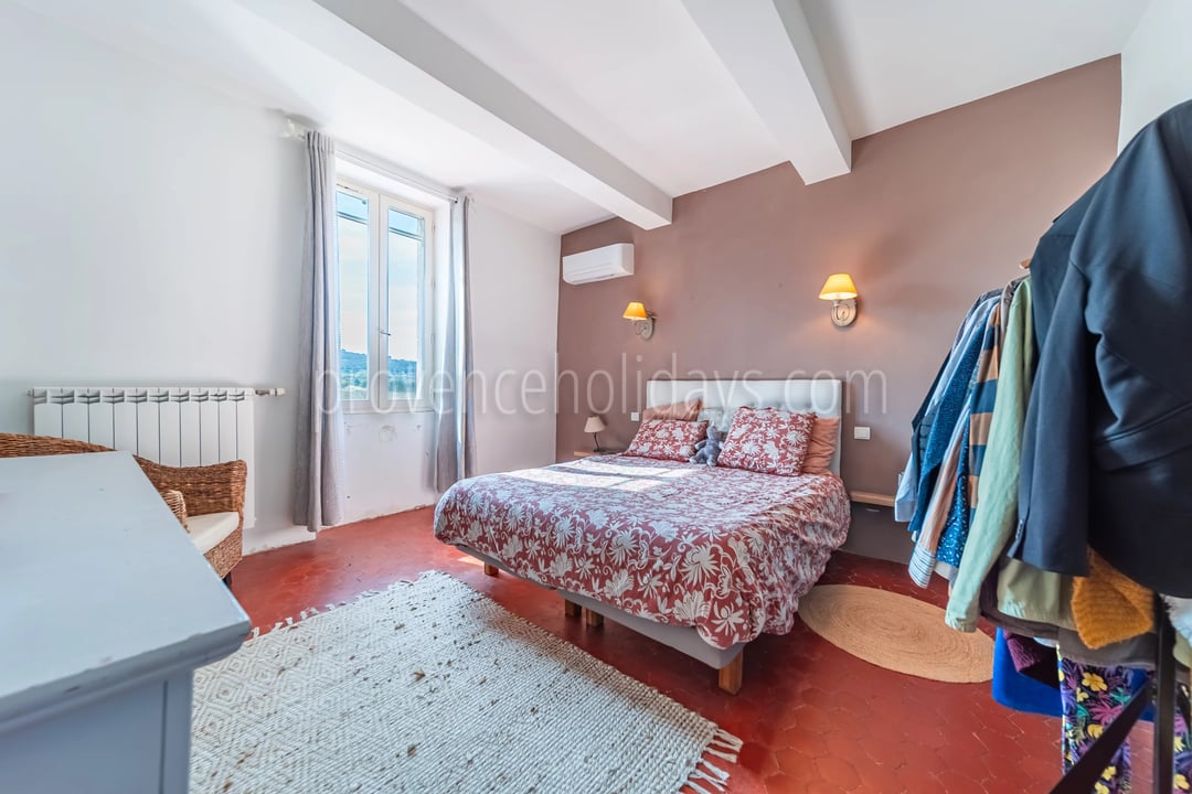 21 - Mas with pool in Bonnieux: Villa: Bedroom