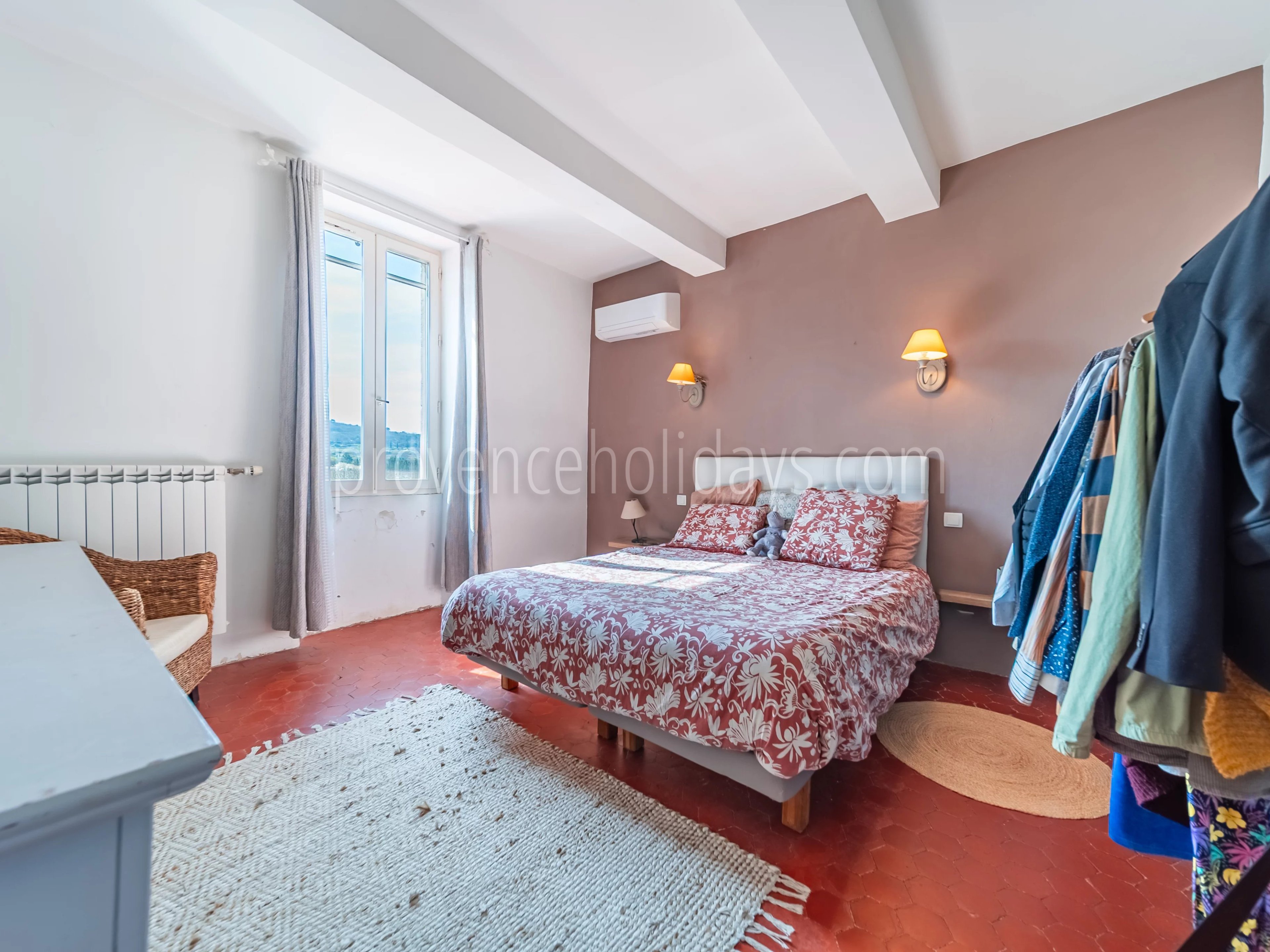 21 - Mas with pool in Bonnieux: Villa: Bedroom