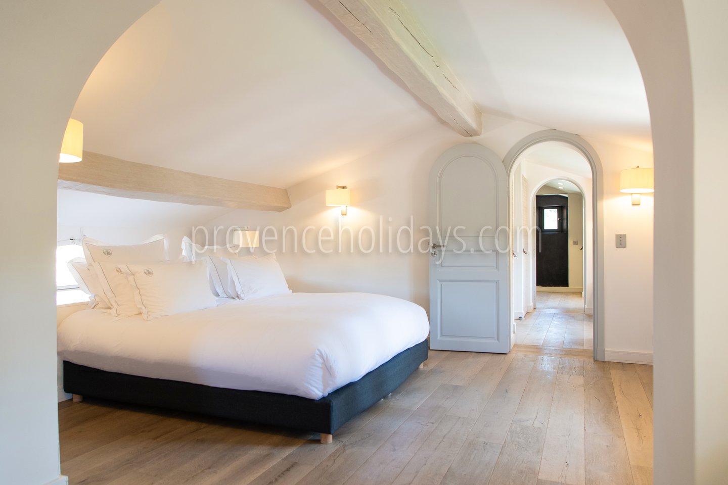 18 - Bastide Queen: Villa: Bedroom