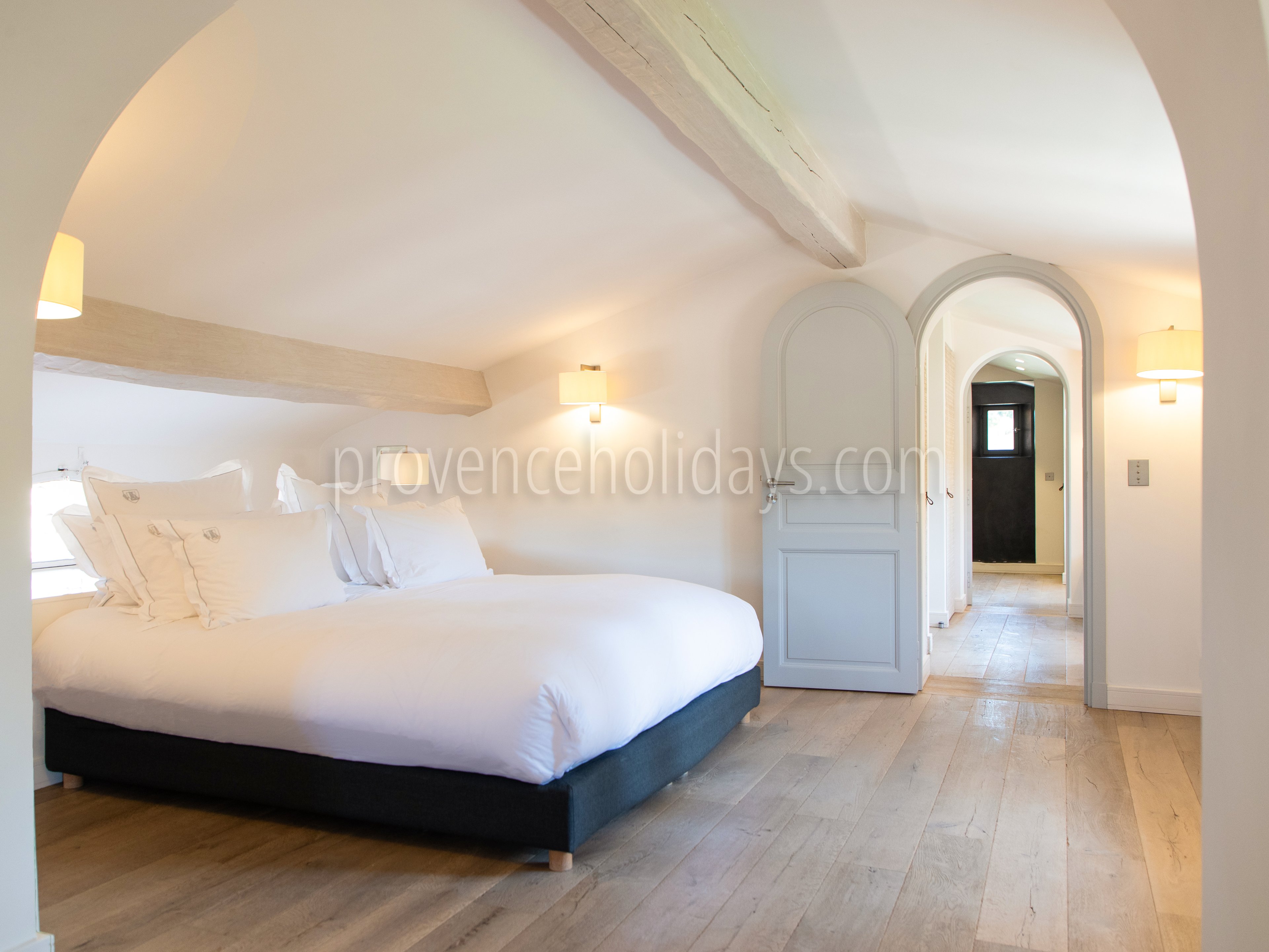 18 - Bastide Queen: Villa: Bedroom