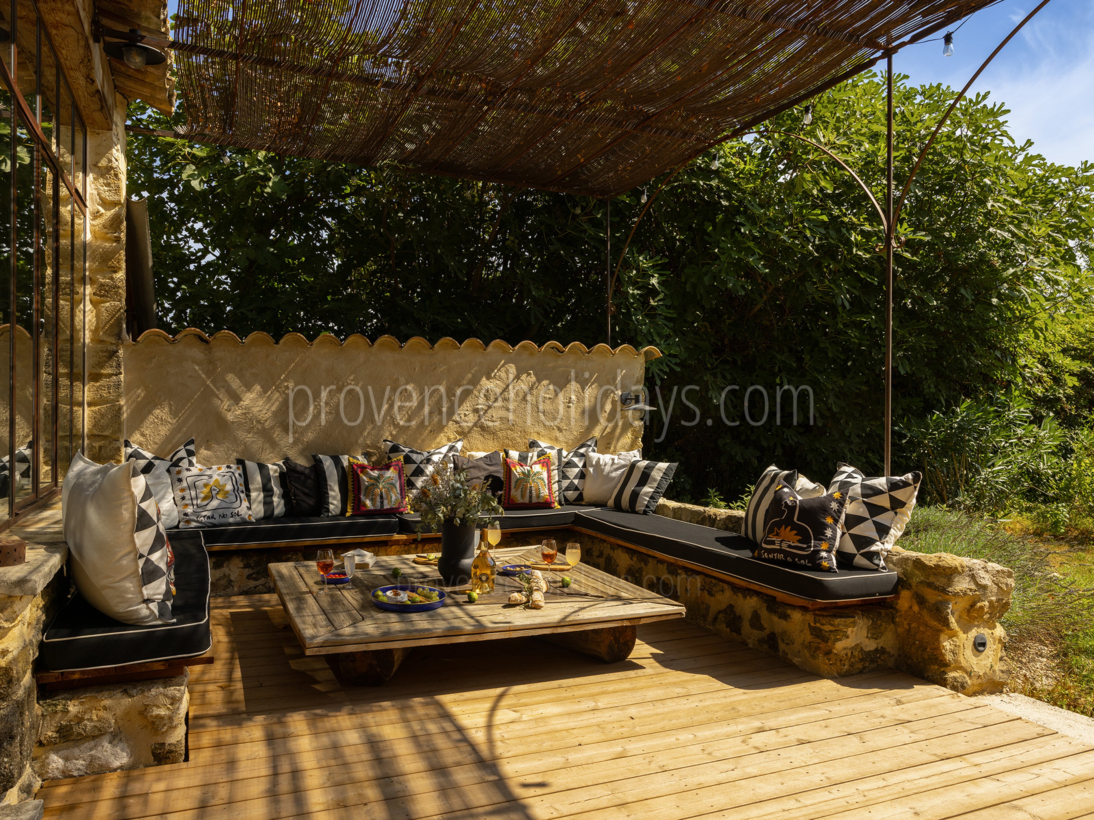 15 - Le Mas d\'Entraigues: Villa: Exterior