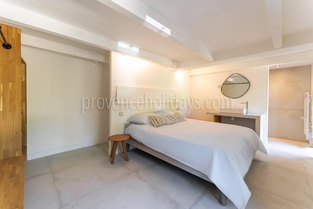 10 - Single-storey villa in Eygalières: Villa: Bedroom