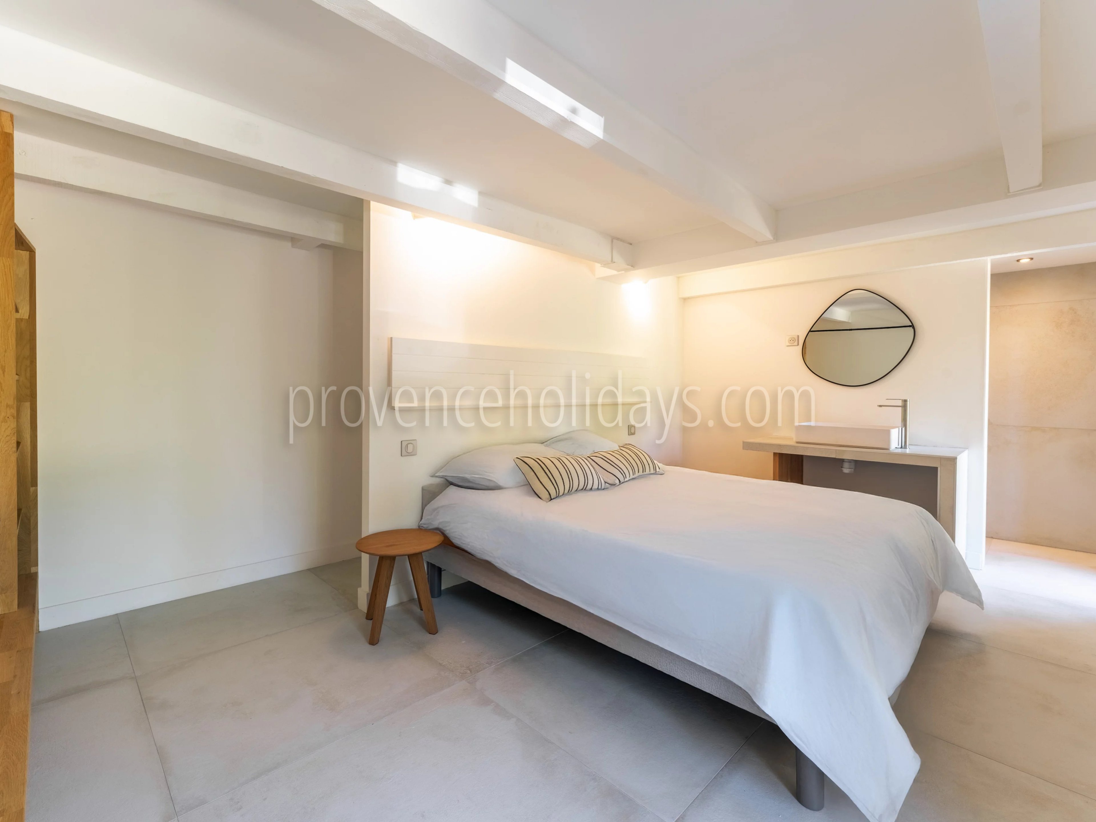 10 - Single-storey villa in Eygalières: Villa: Bedroom