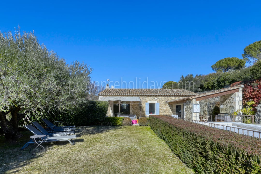 35 - Les Terrasses de Gordes: Villa: Exterior