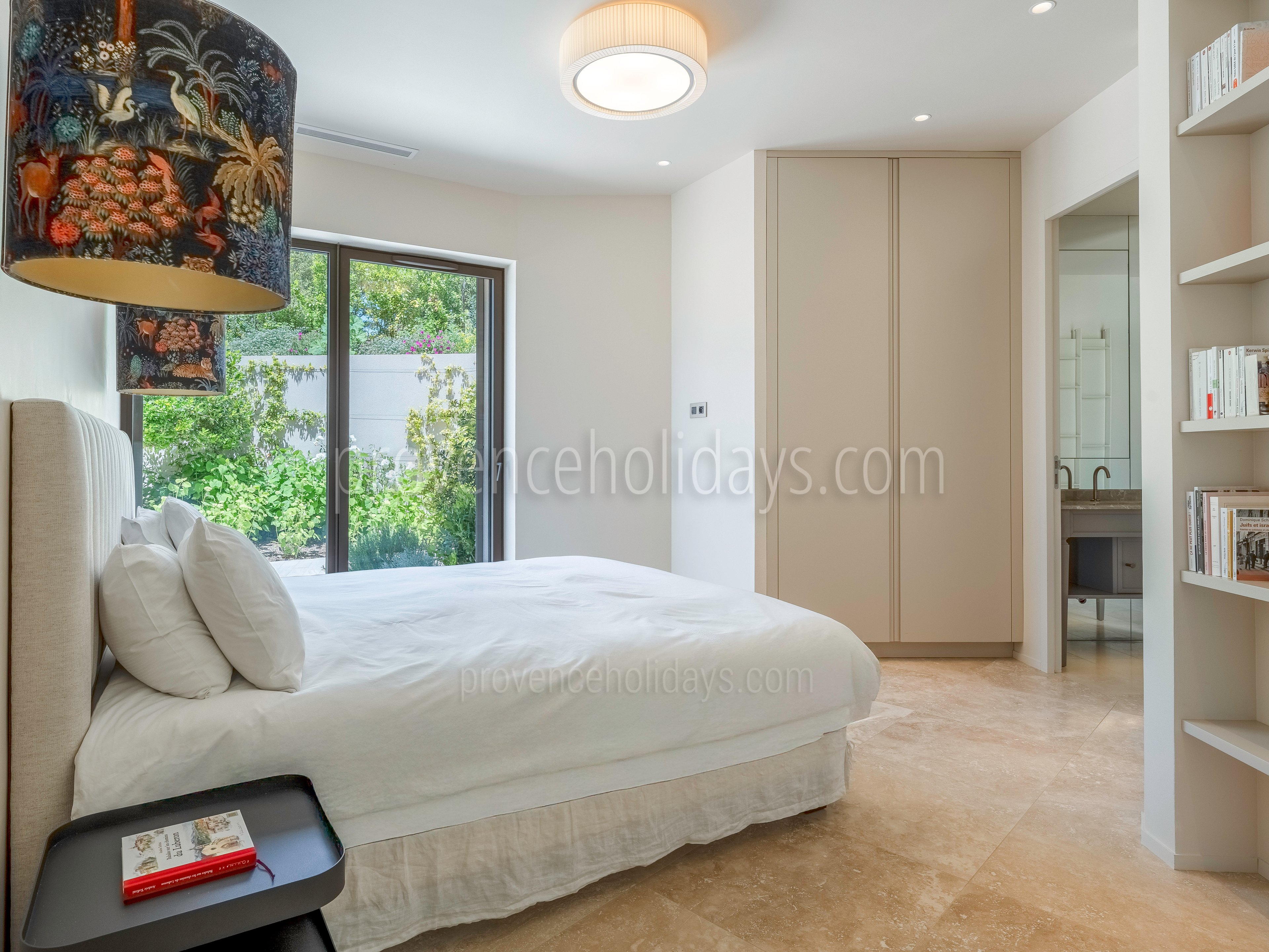 12 - Eden-en-Provence: Villa: Bedroom