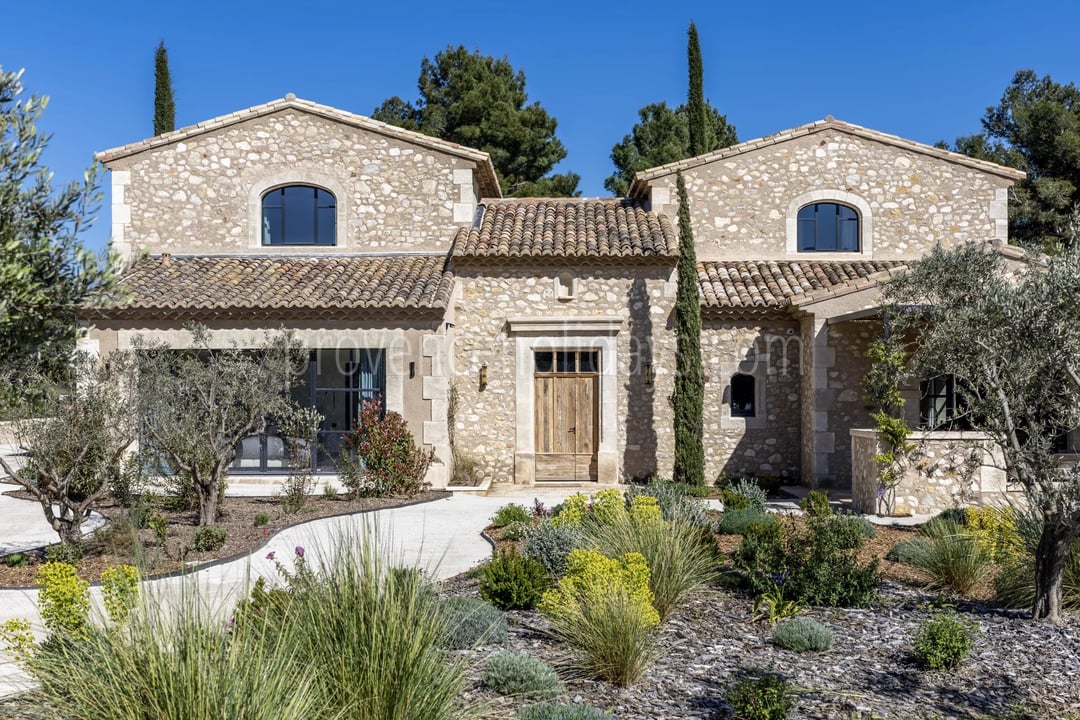 26 - Le Loup des Alpilles: Villa: Exterior