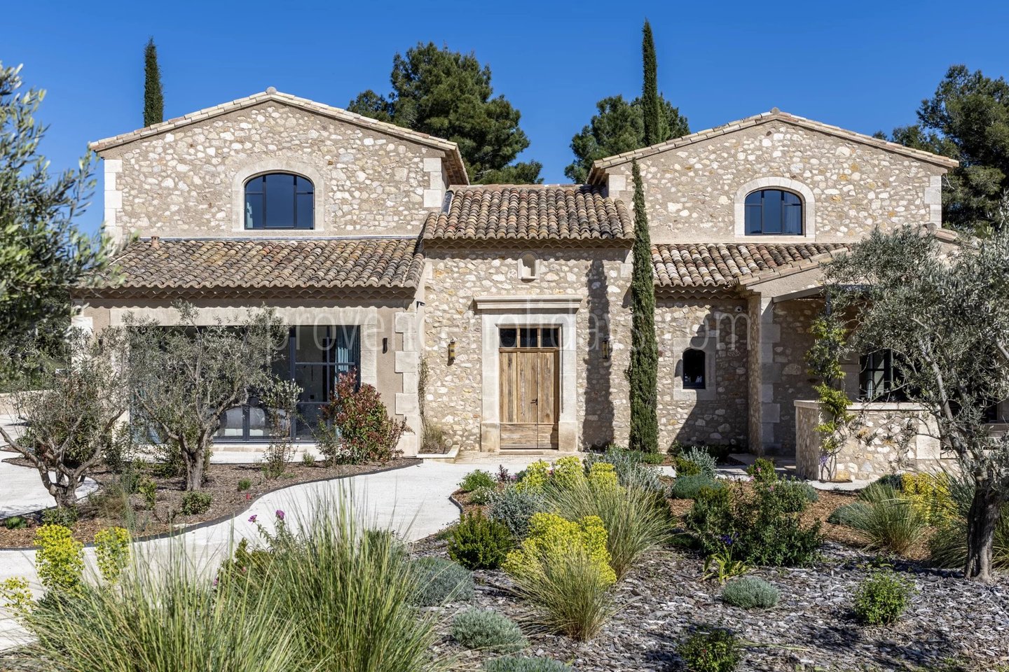 26 - Le Loup des Alpilles: Villa: Exterior