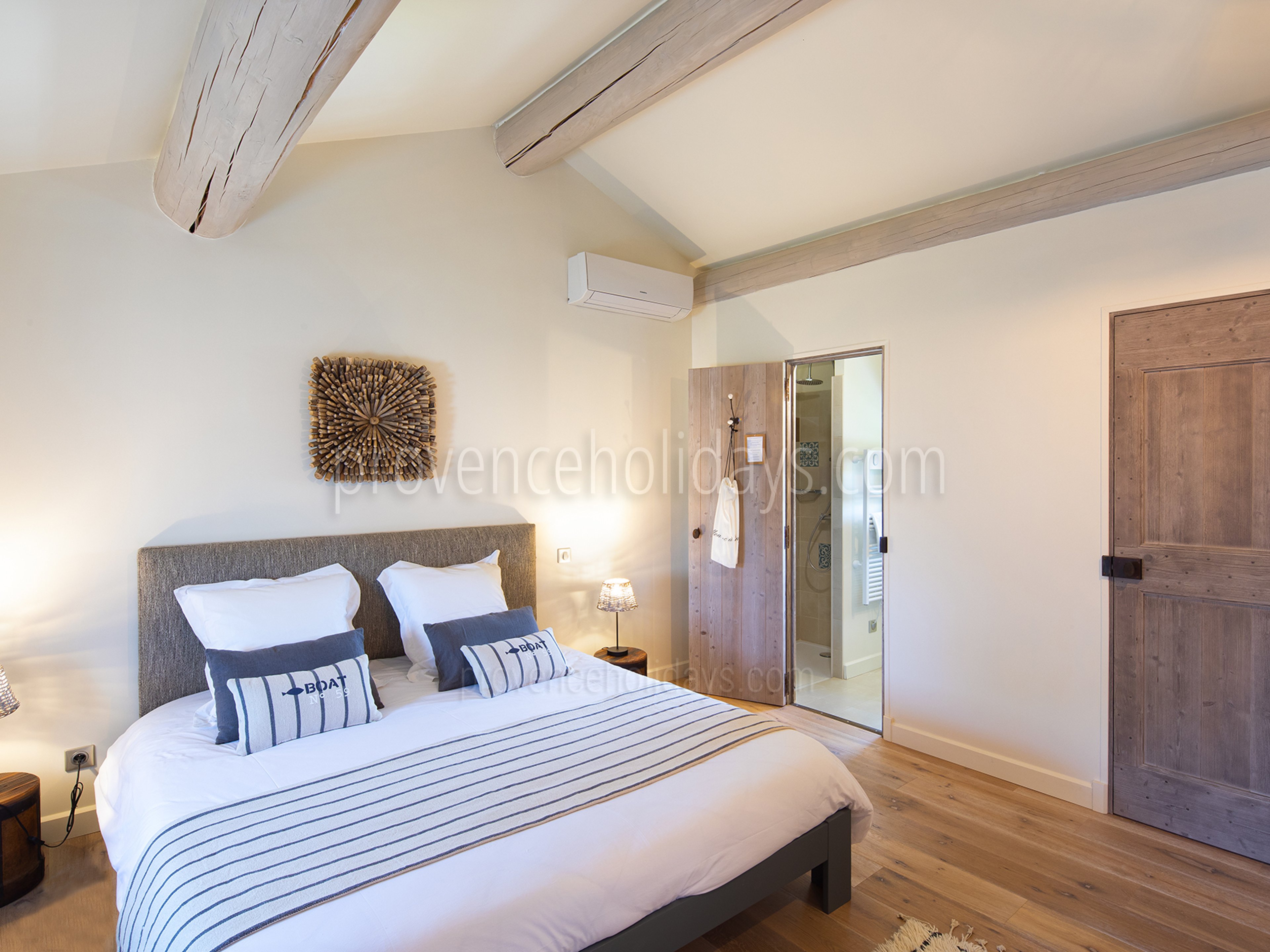 33 - Mas Robion: Villa: Bedroom