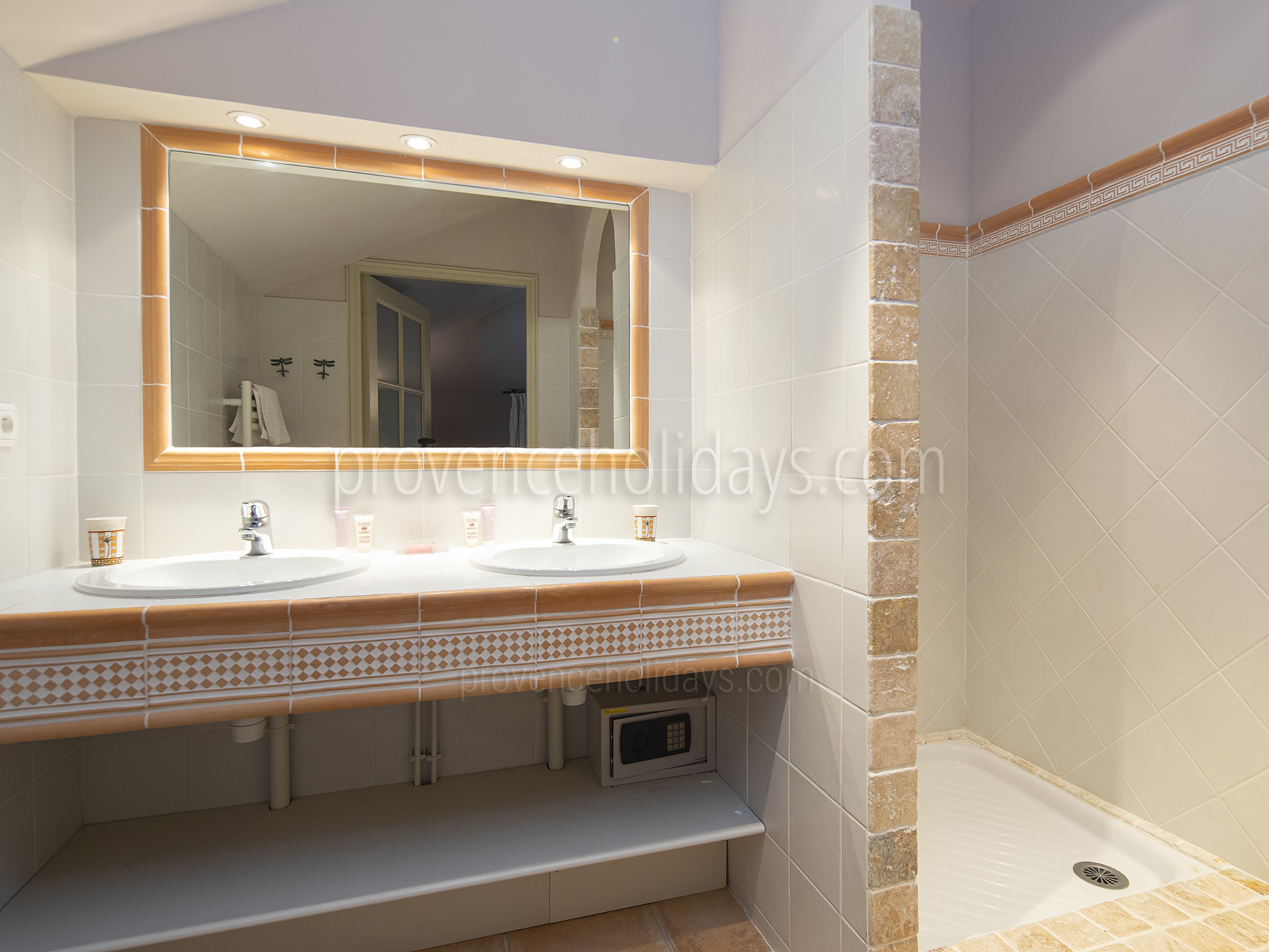58 - Bastide Lacoste: Villa: Bathroom