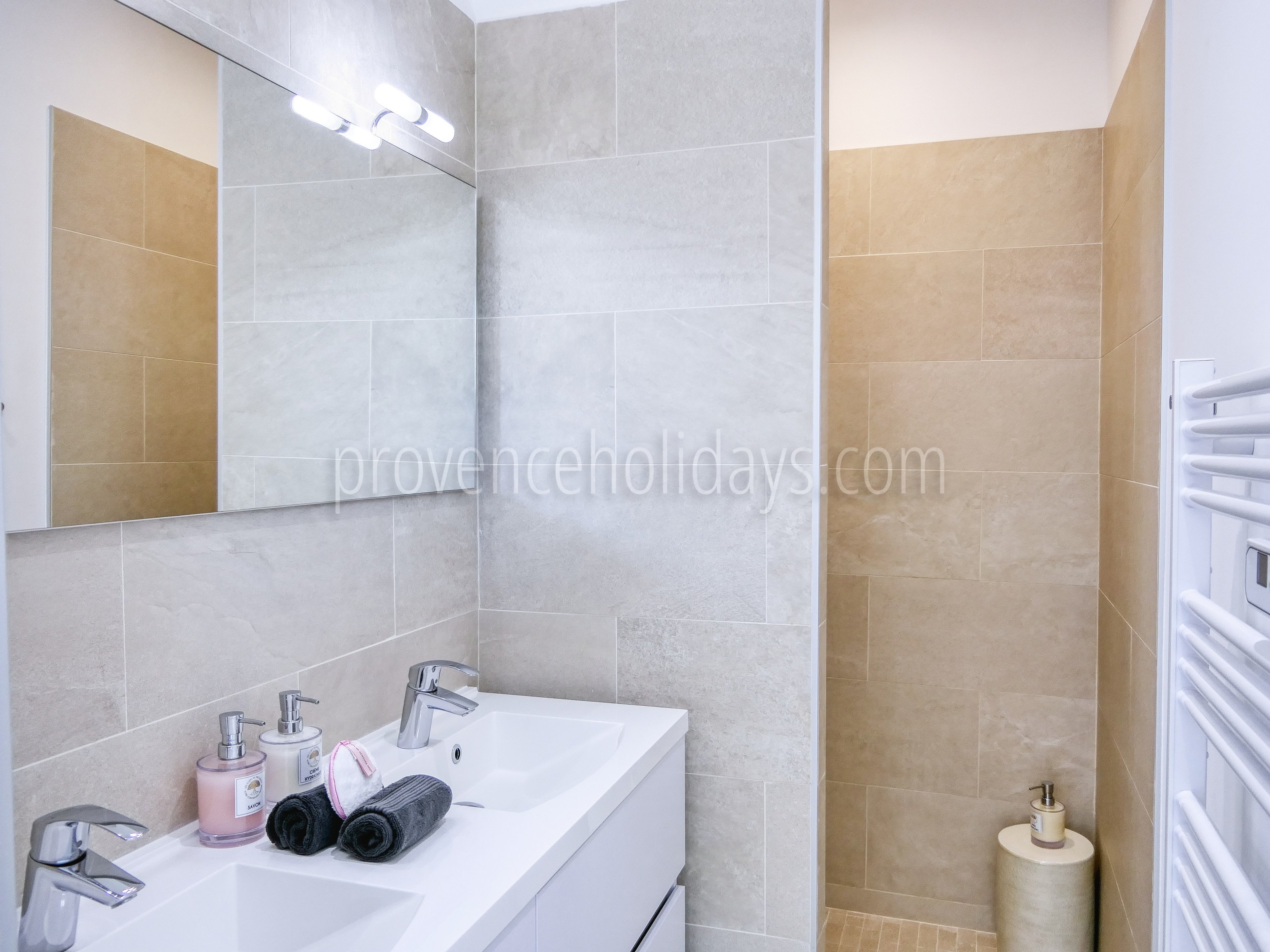 12 - Villa Florensia: Villa: Bathroom