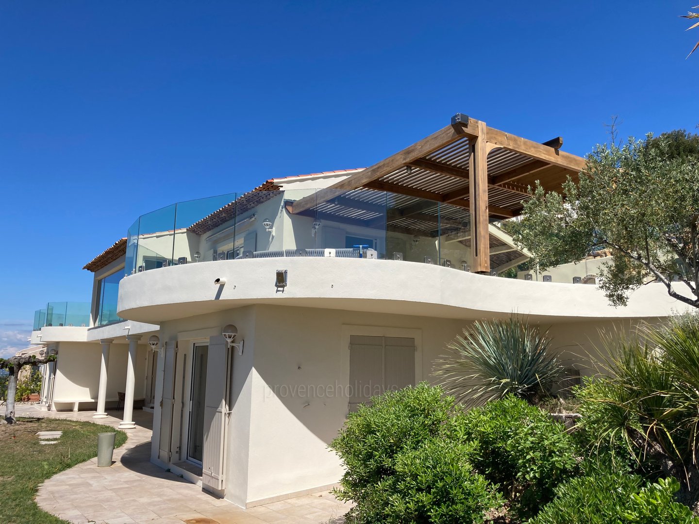 61 - La Villa du Var: Villa: Exterior