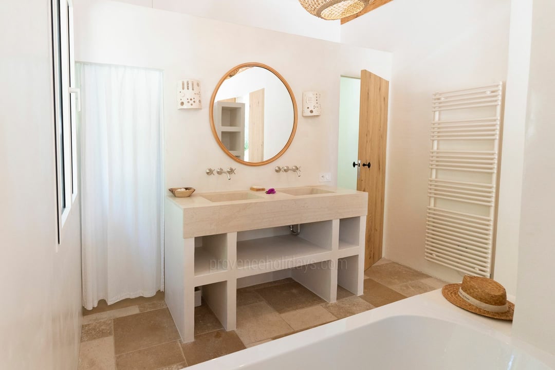 32 - Villa Luna: Villa: Bathroom