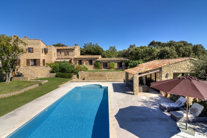 Fantastische woning met luxe poolhouse in de Luberon