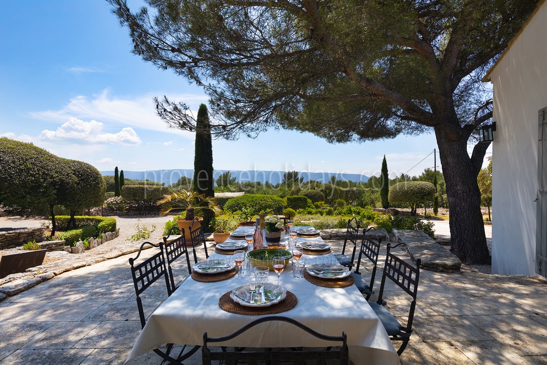 19 - Mas de Gordes: Villa: Exterior