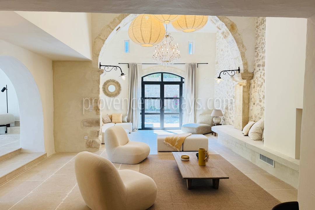 11 - Renovated farmhouse on the outskirts of Eygalières: Villa: Interior