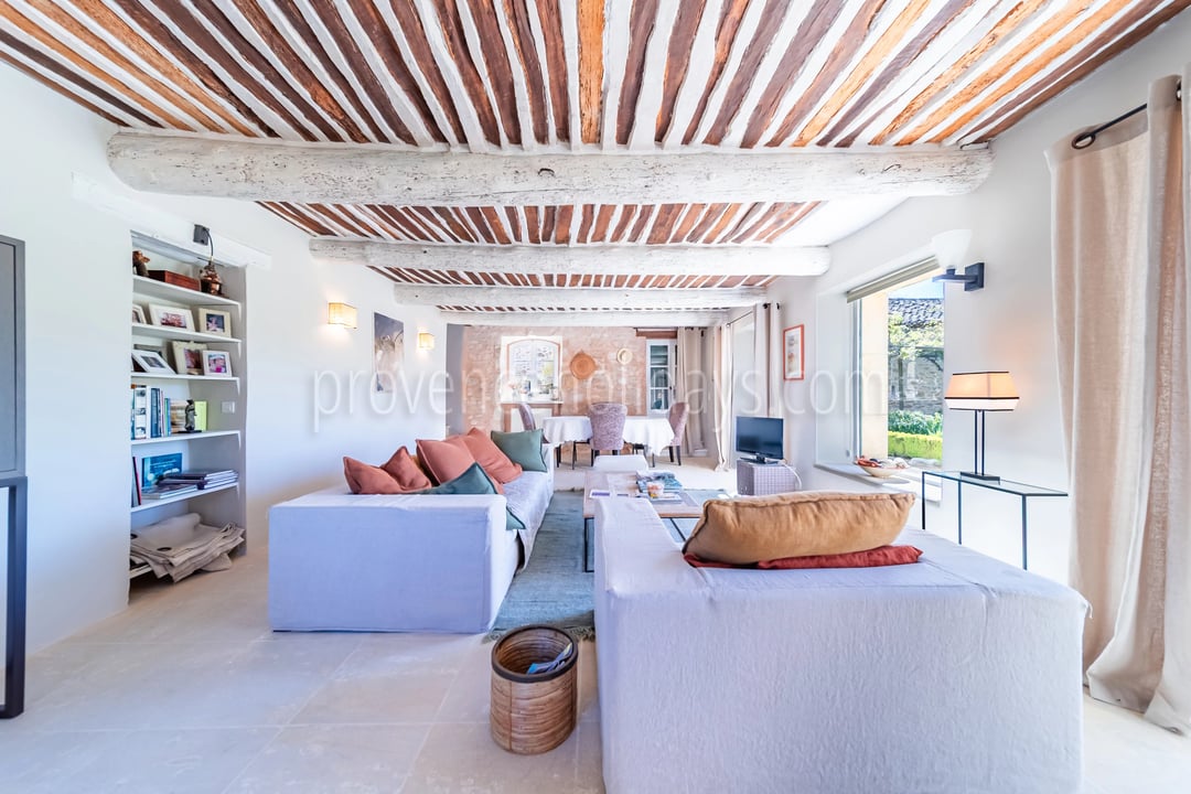 15 - Mas with inner courtyard in Gordes: Villa: Interior