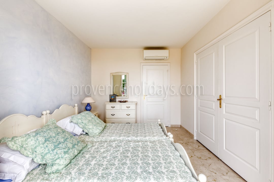 4 - Villa Cyanite: Villa: Bedroom