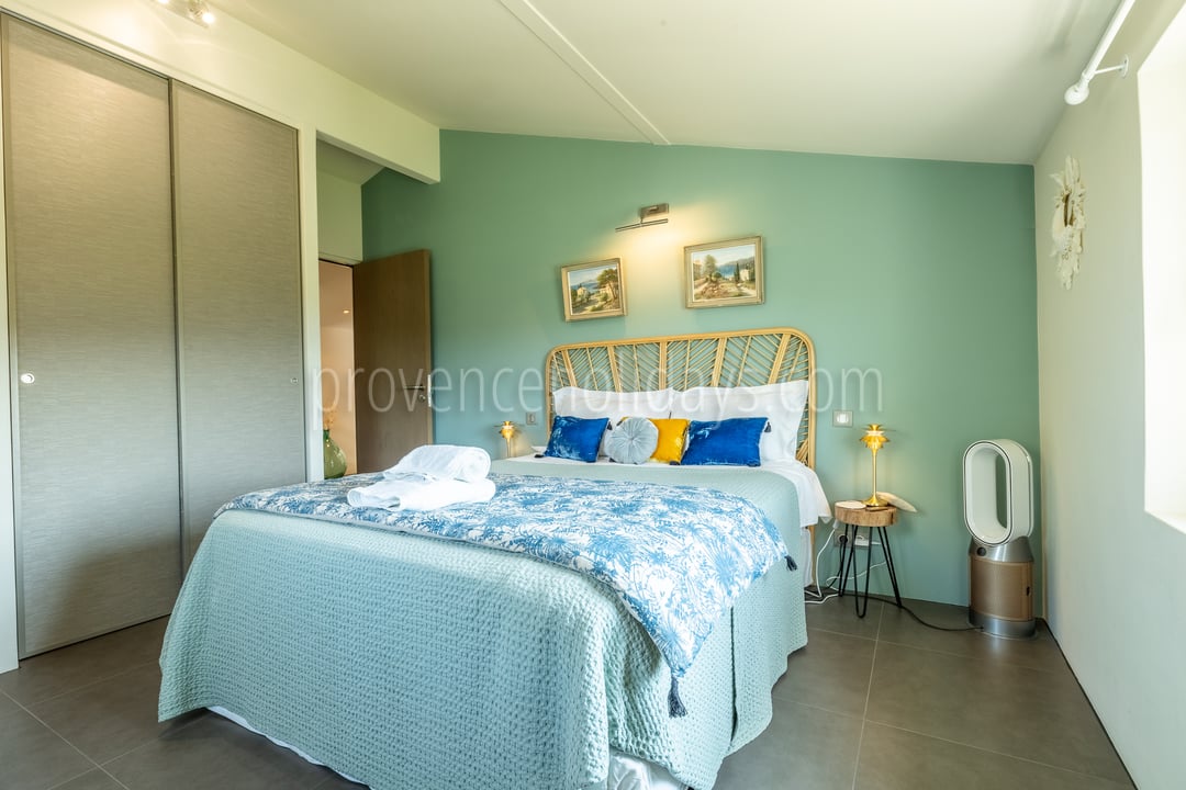 24 - Le Mas du Vallon: Villa: Bedroom