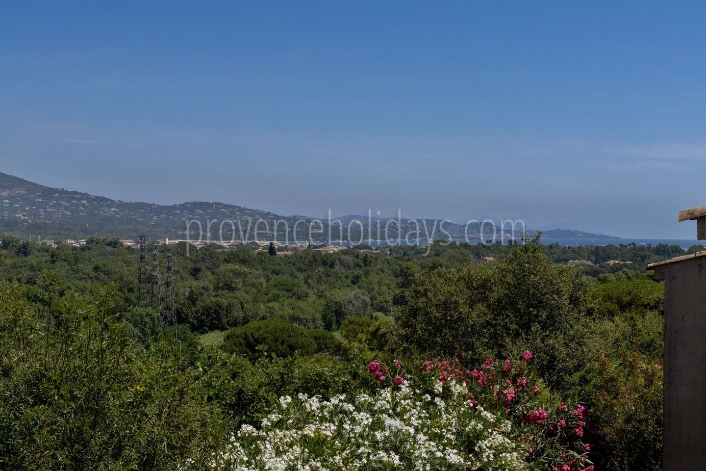 2 - Quiet house in Gassin: Villa: Exterior