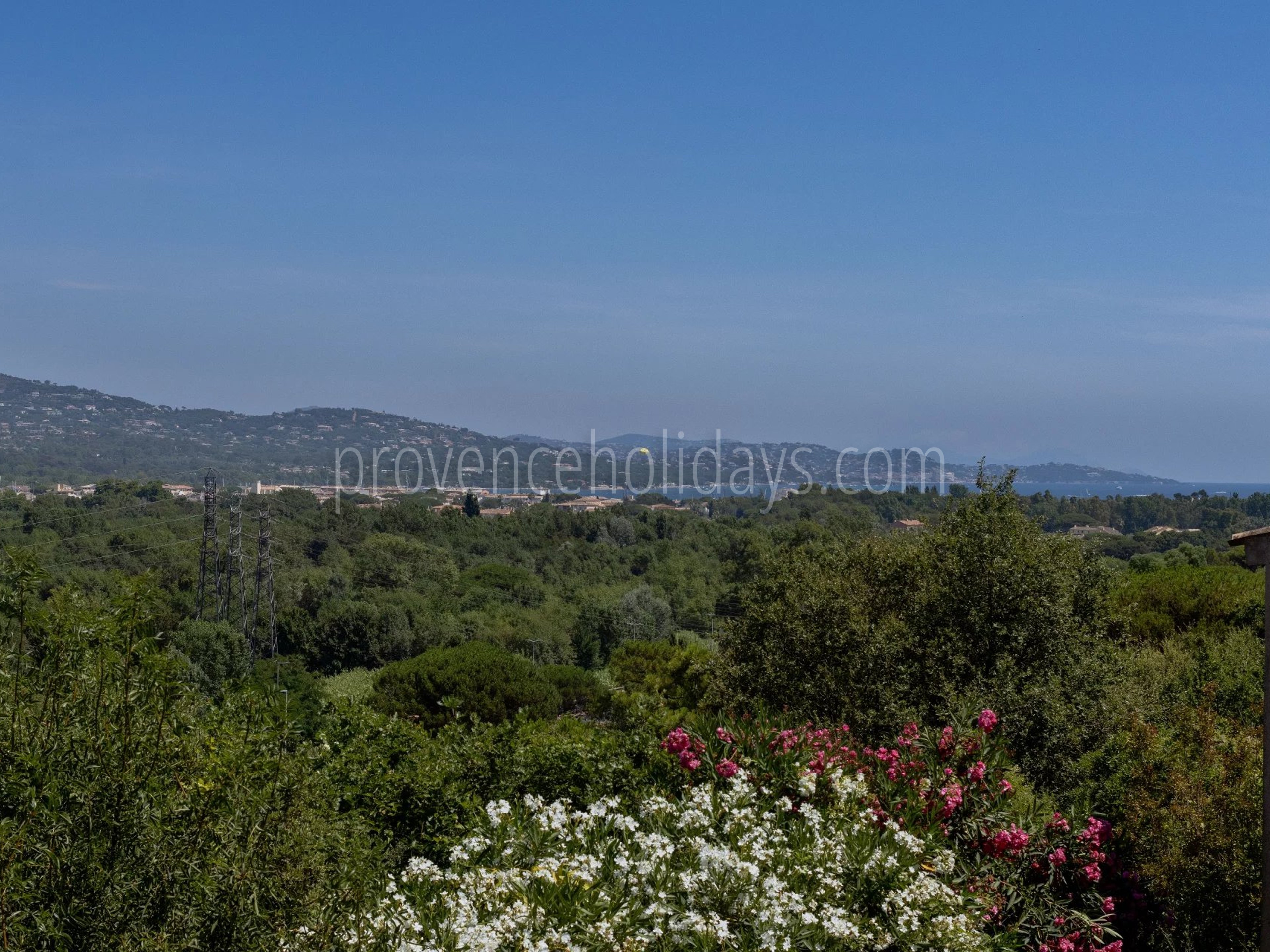 2 - Quiet house in Gassin: Villa: Exterior