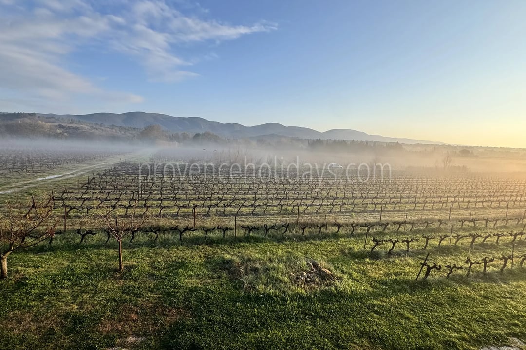 21 - FOR SALE – Charming property with a pool in Vaugines, near Lourmarin – panoramic view of the Luberon.: Villa: Exterior