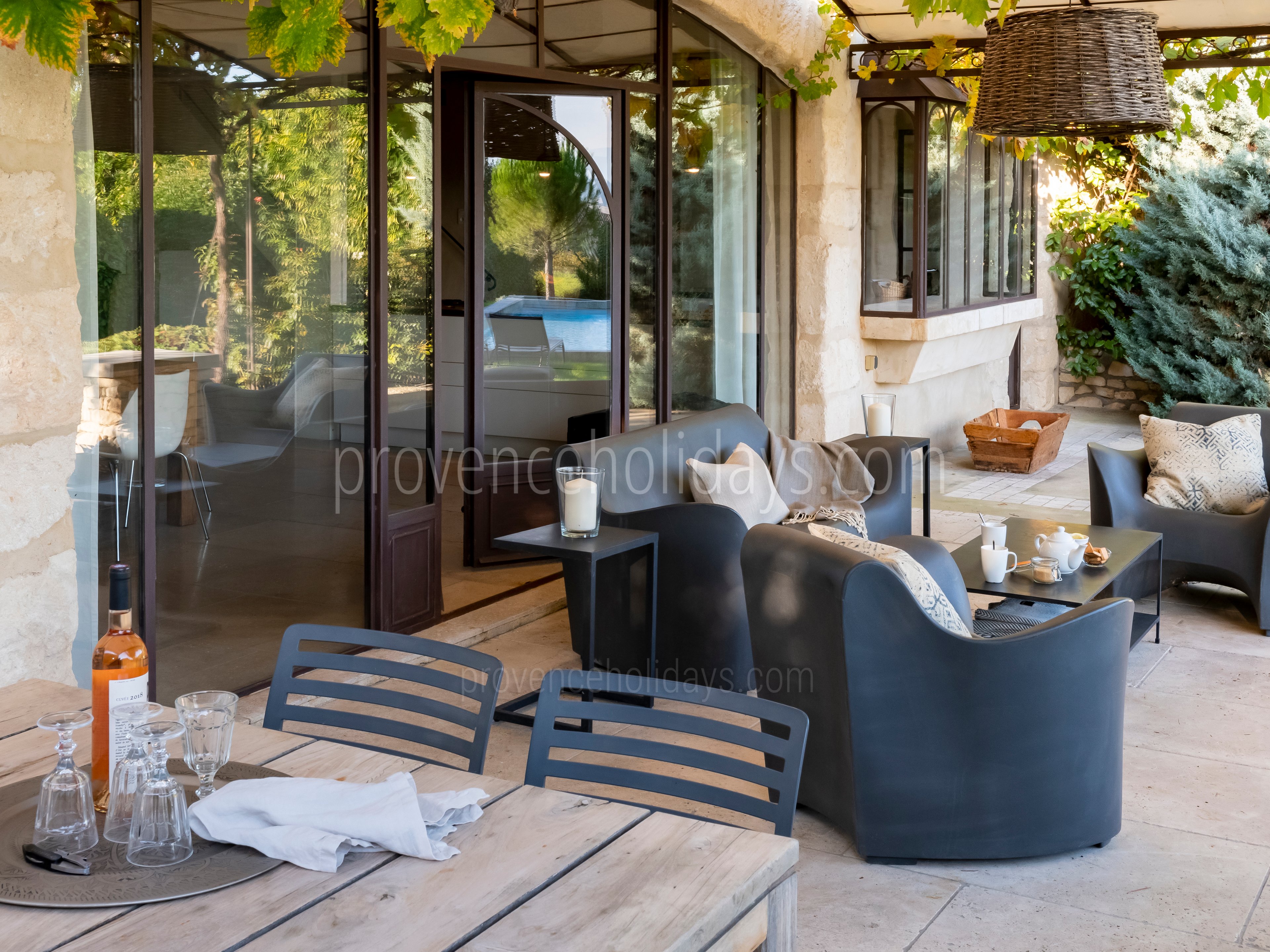 13 - Domaine de Joucas: Villa: Exterior