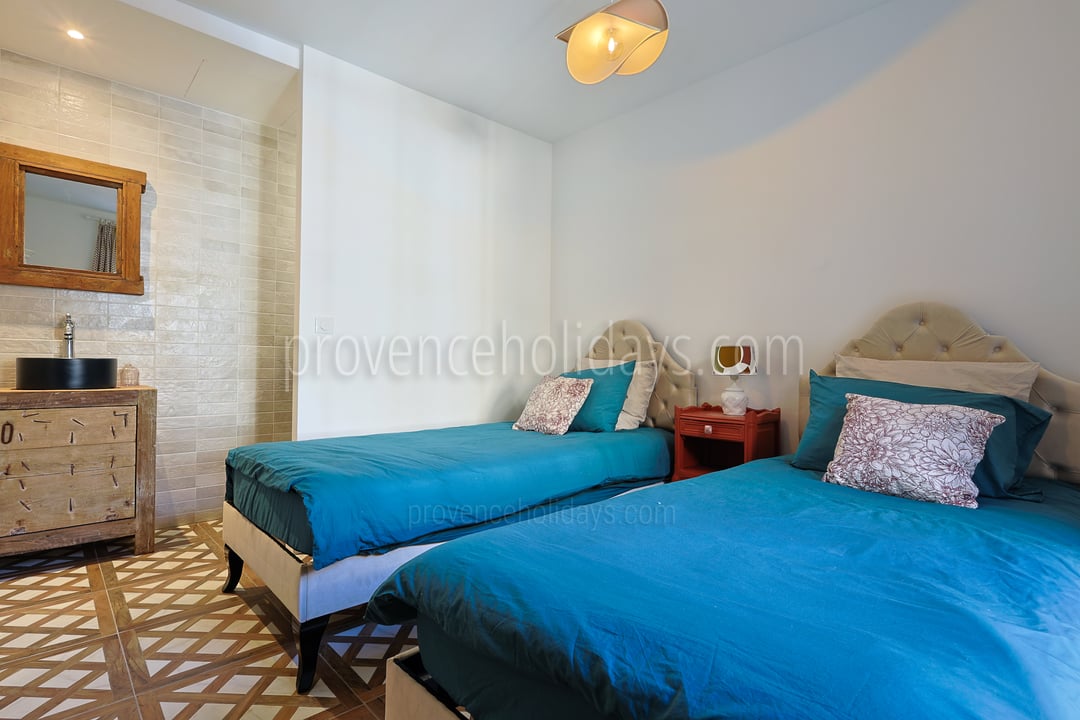 23 - Le Mas de la Garde: Villa: Bedroom