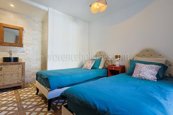 23 - Le Mas de la Garde: Villa: Bedroom