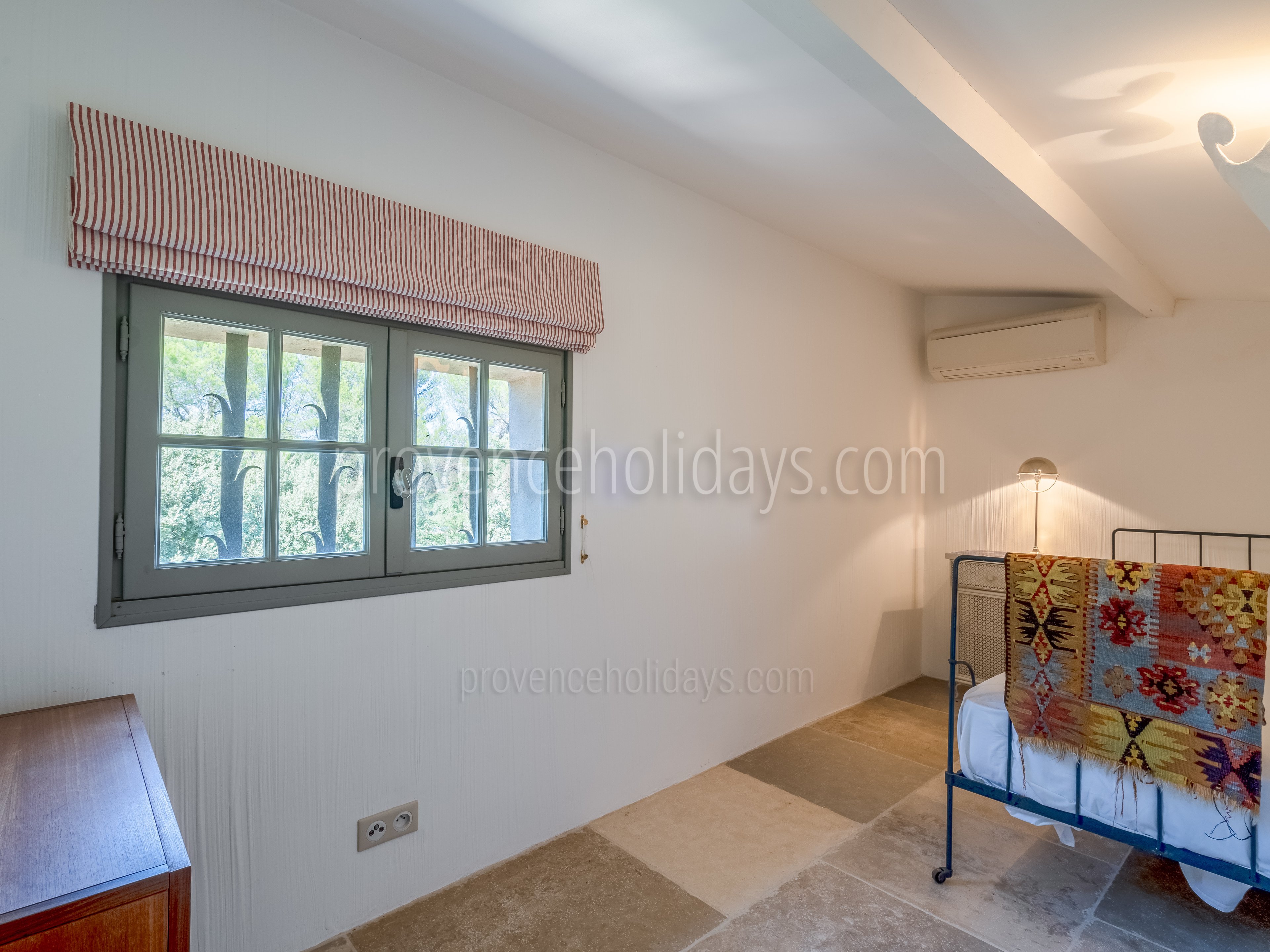 41 - Mas en Campagne: Villa: Bedroom