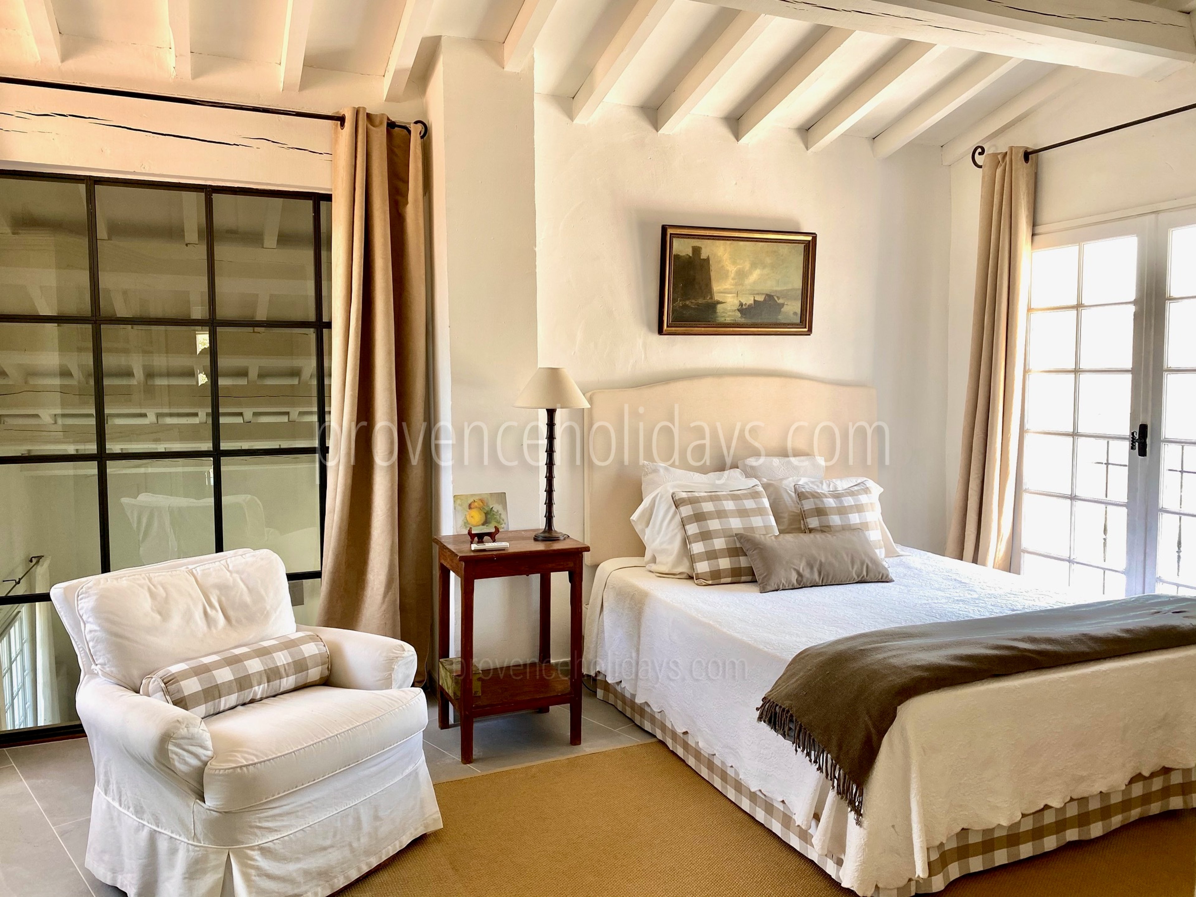 4 - Mas de Gordes: Villa: Bedroom