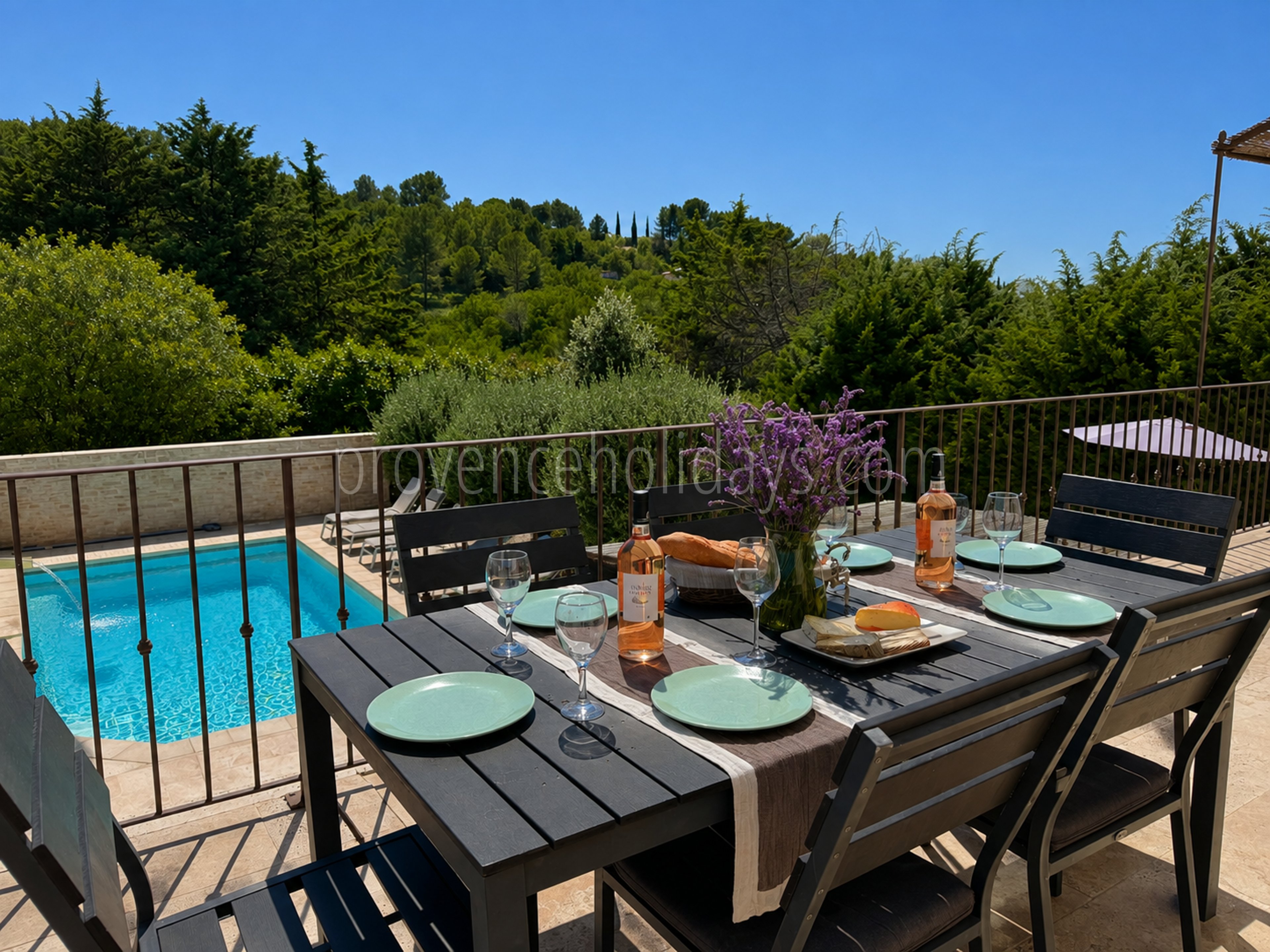 3 - Villa met verwarmd zwembad en uitzicht op de Luberon: Villa: Exterior