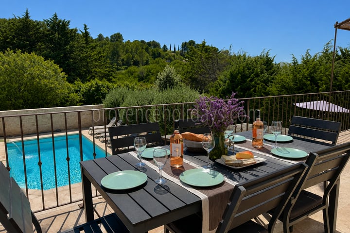 3 - Villa met verwarmd zwembad en uitzicht op de Luberon: Villa: Exterior