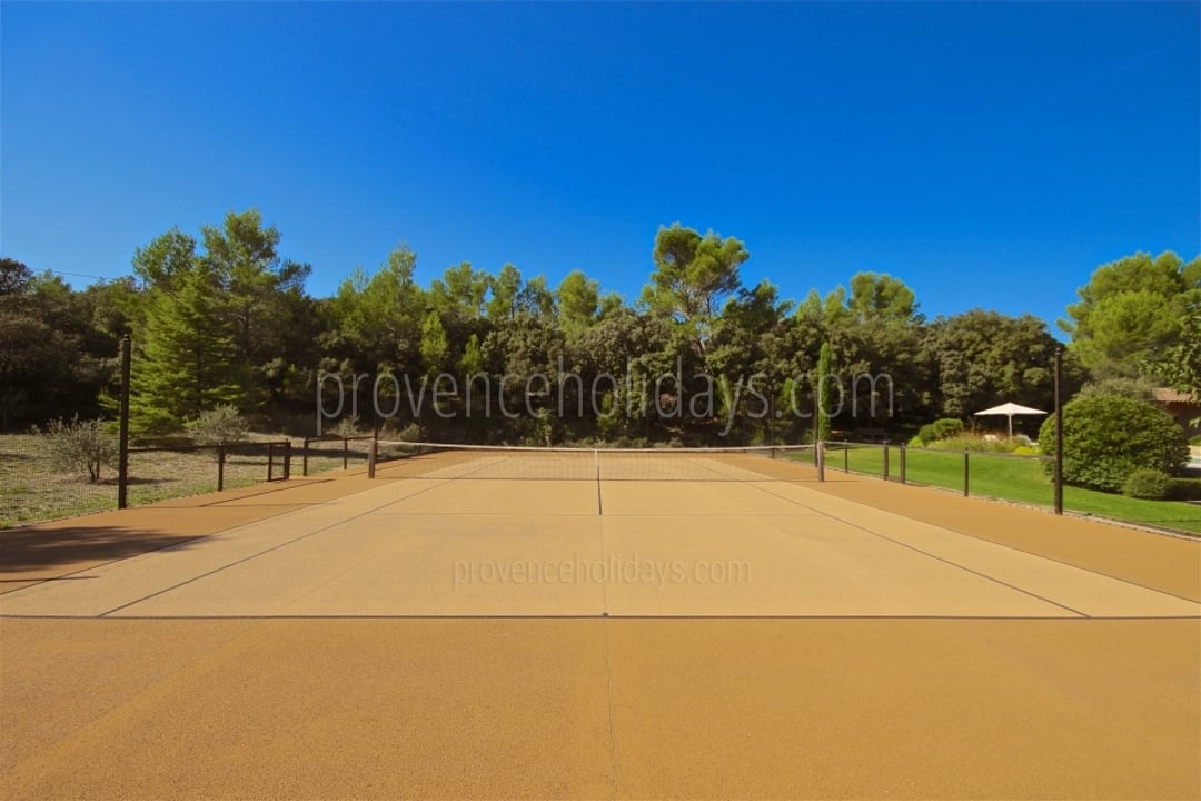 Ferienhaus in Eygalières mit privatem Tennisplatz