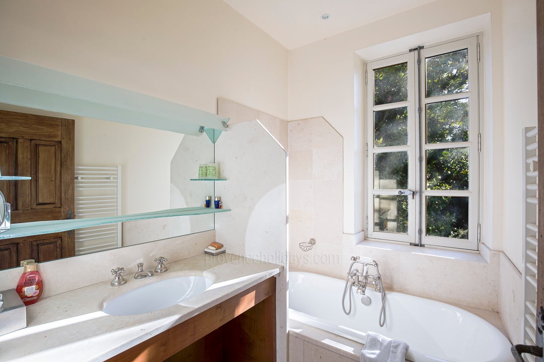 12 - Bastide Clairchamp: Villa: Bathroom