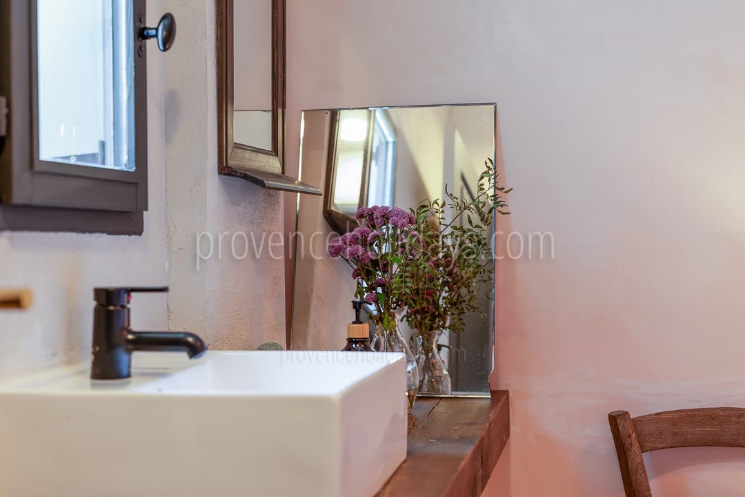 27 - La Terrasse Provençale: Villa: Bathroom