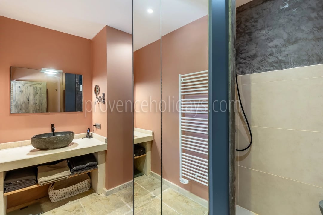35 - Mas 1850 in Gordes: Villa: Bathroom
