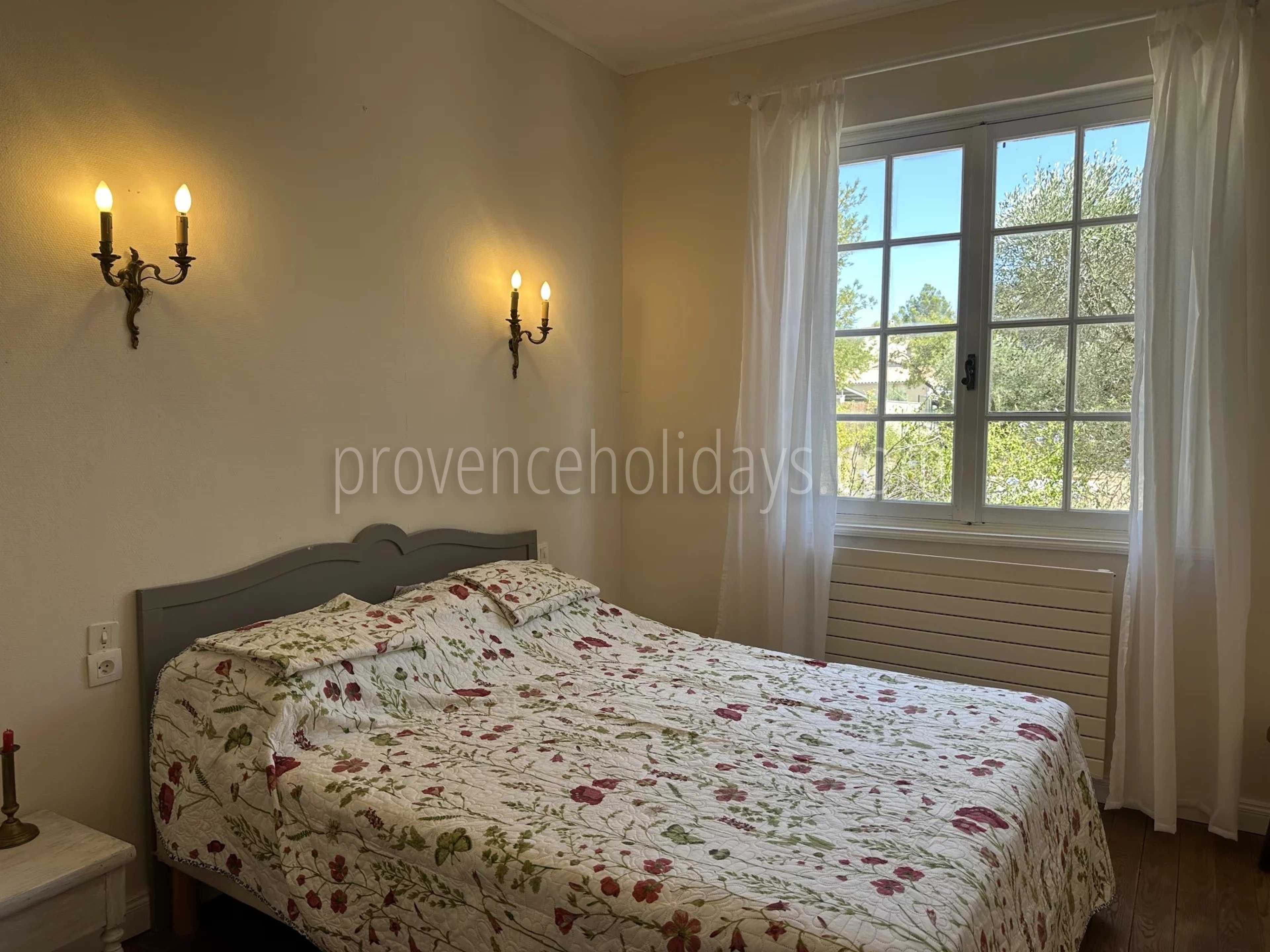 19 - Gerenoveerd huis in Fontvieille: Villa: Bedroom