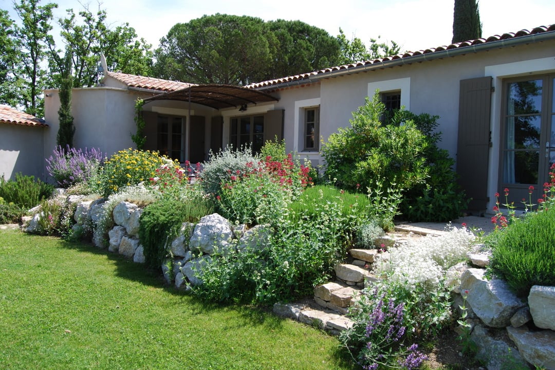 16 - Maison Oppède: Villa: Exterior